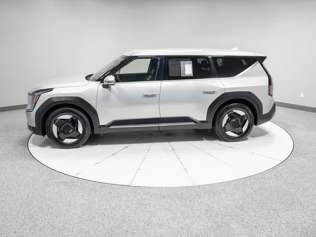Used 2024 Kia EV9 Light RWD image 35