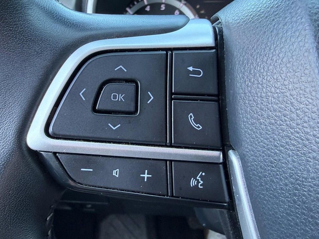 Certified 2023 Toyota Highlander XLE image 16