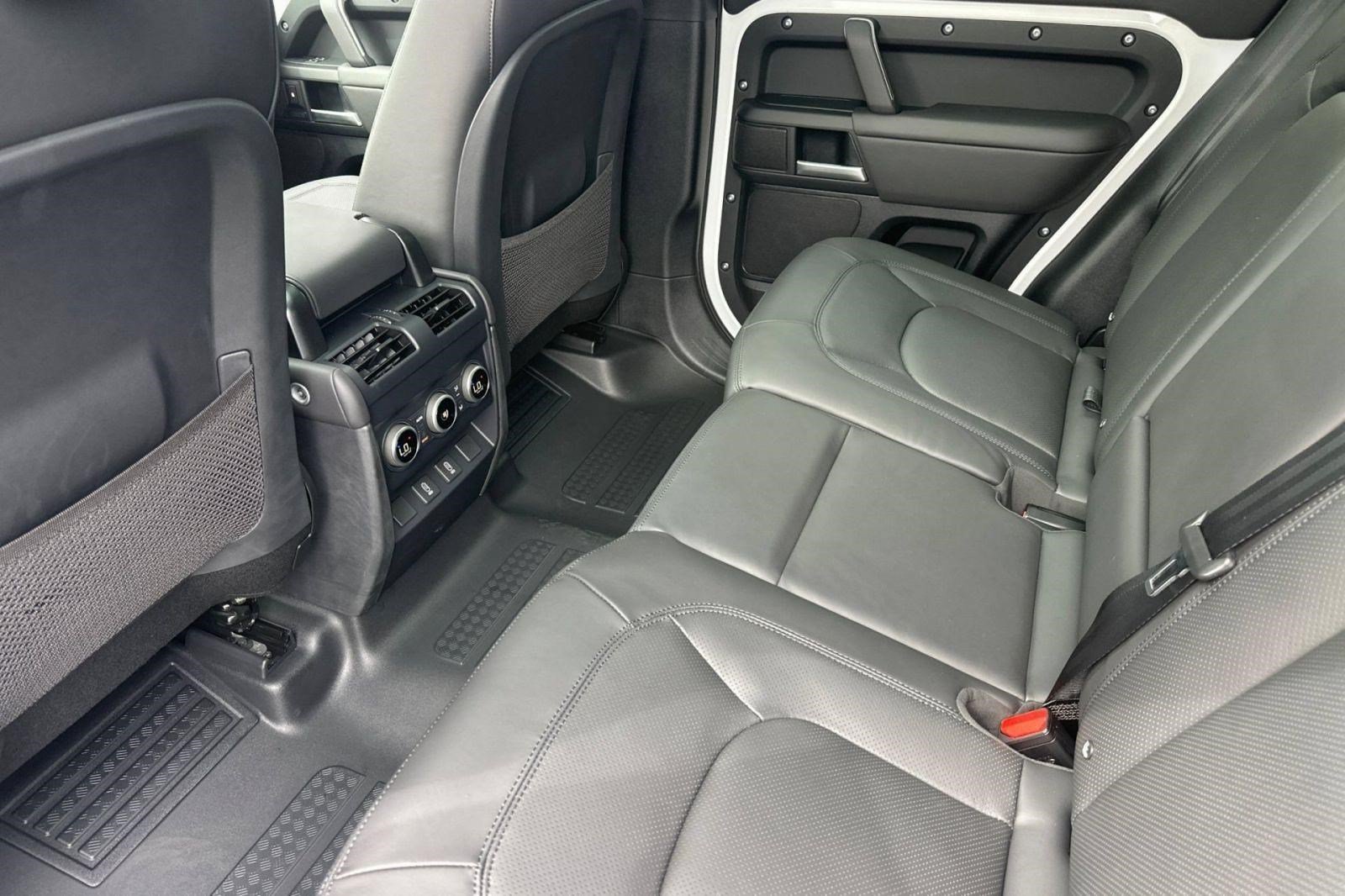 New 2026 Land Rover Defender 110 X-Dynamic SE AWD/4WD image 26