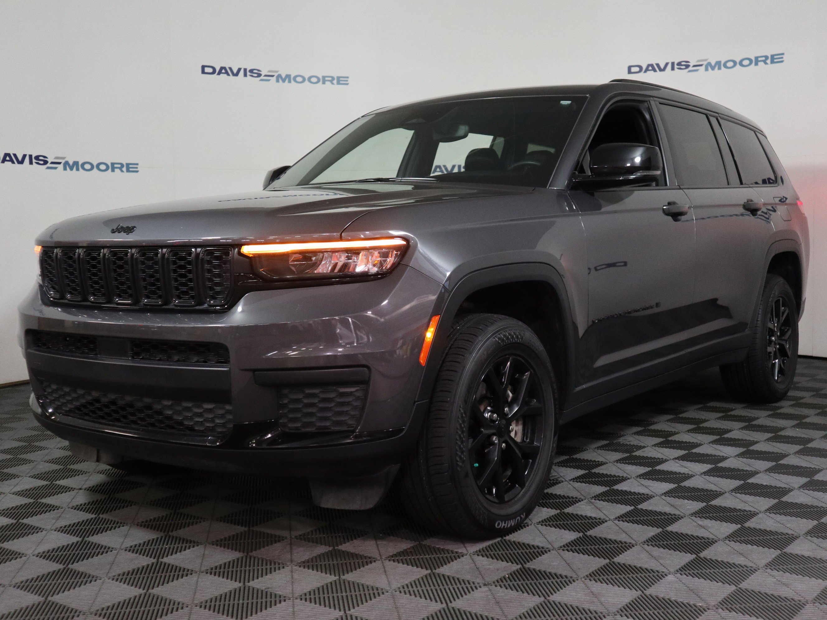 Used 2024 Jeep Grand Cherokee L Laredo image 13