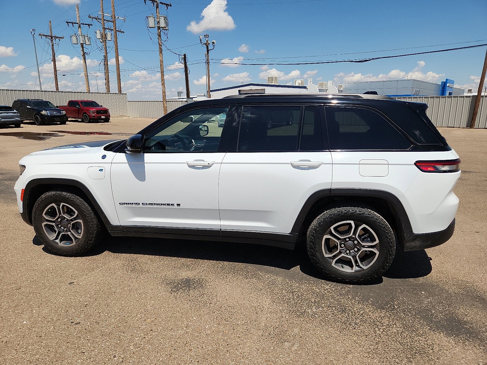 Used 2022 Jeep Grand Cherokee Trailhawk image 2