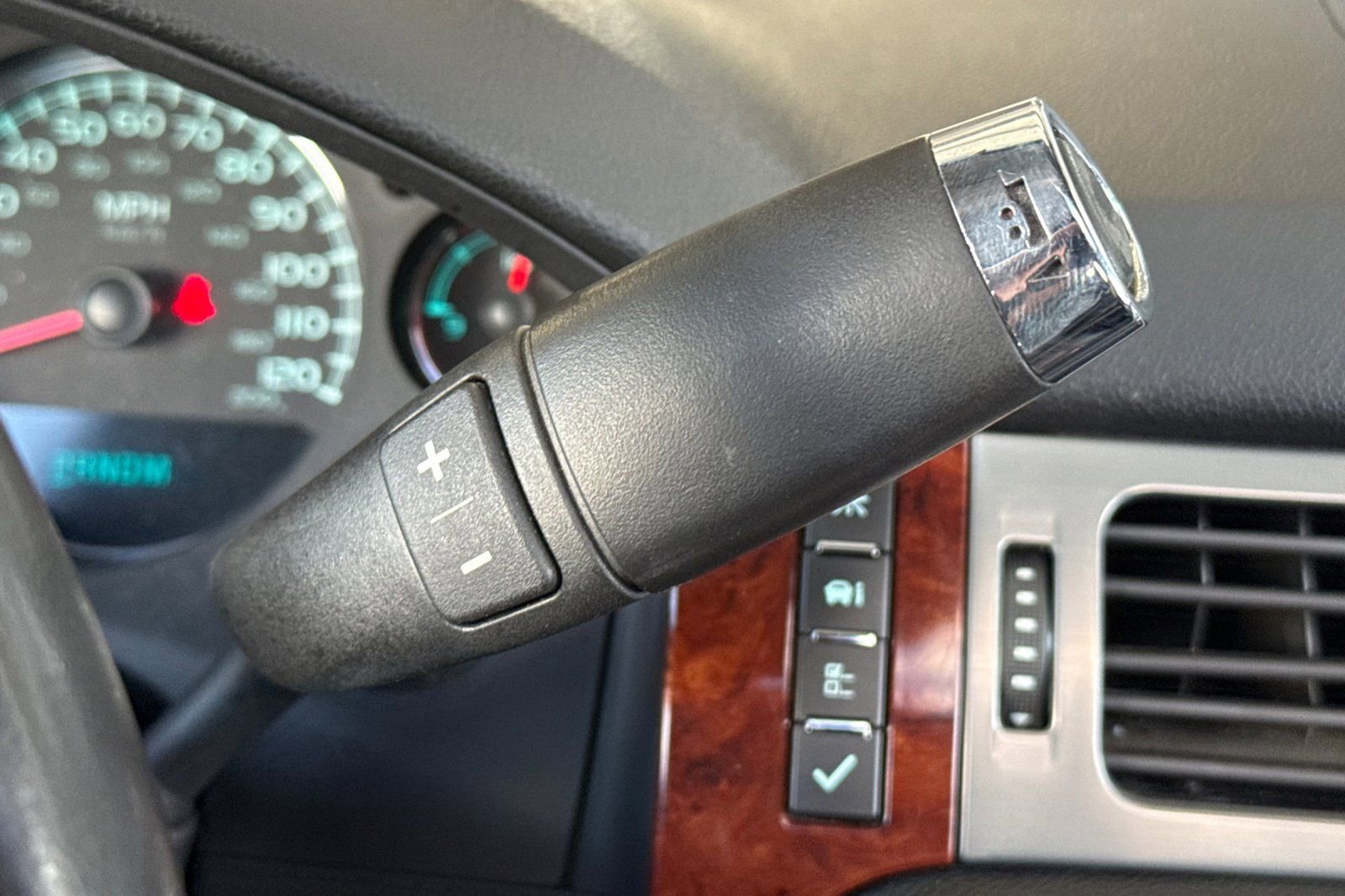 Used 2011 Chevrolet Tahoe LTZ AWD/4WD image 32