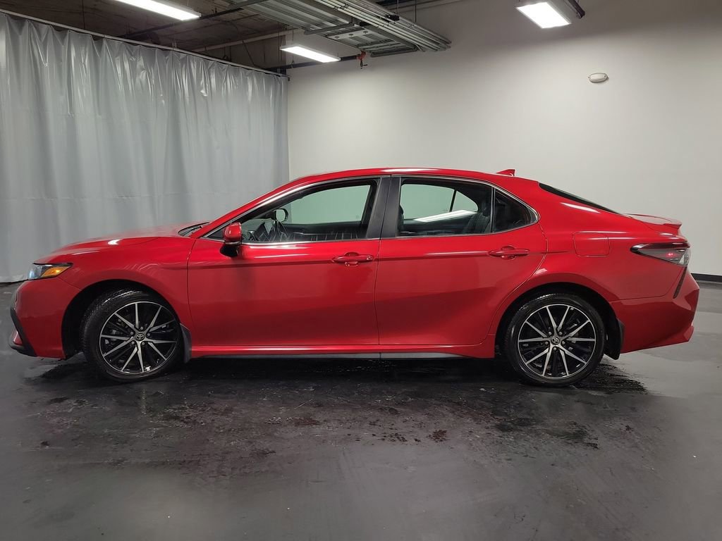 Used 2024 Toyota Camry SE image 5