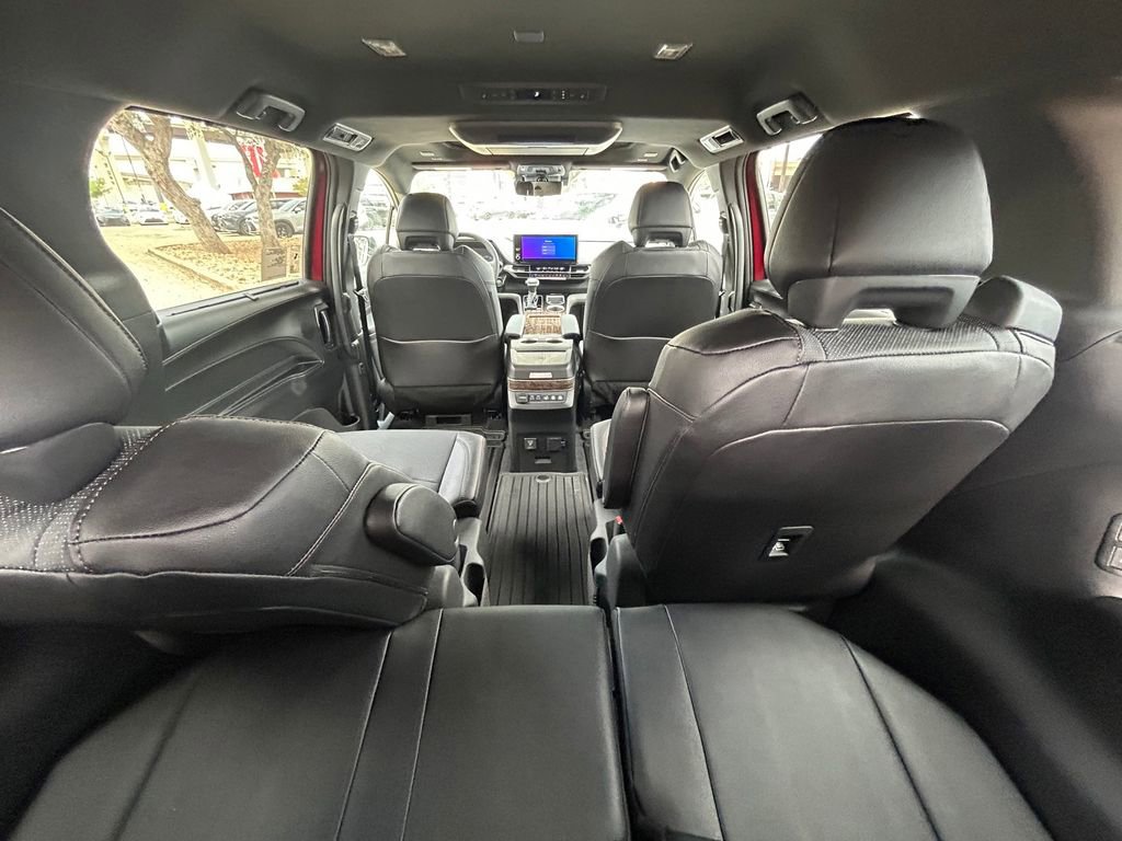 New 2026 Toyota Sienna Platinum image 17