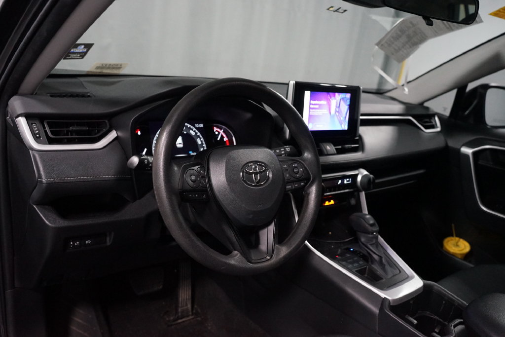 Used 2023 Toyota RAV4 LE AWD/4WD image 7