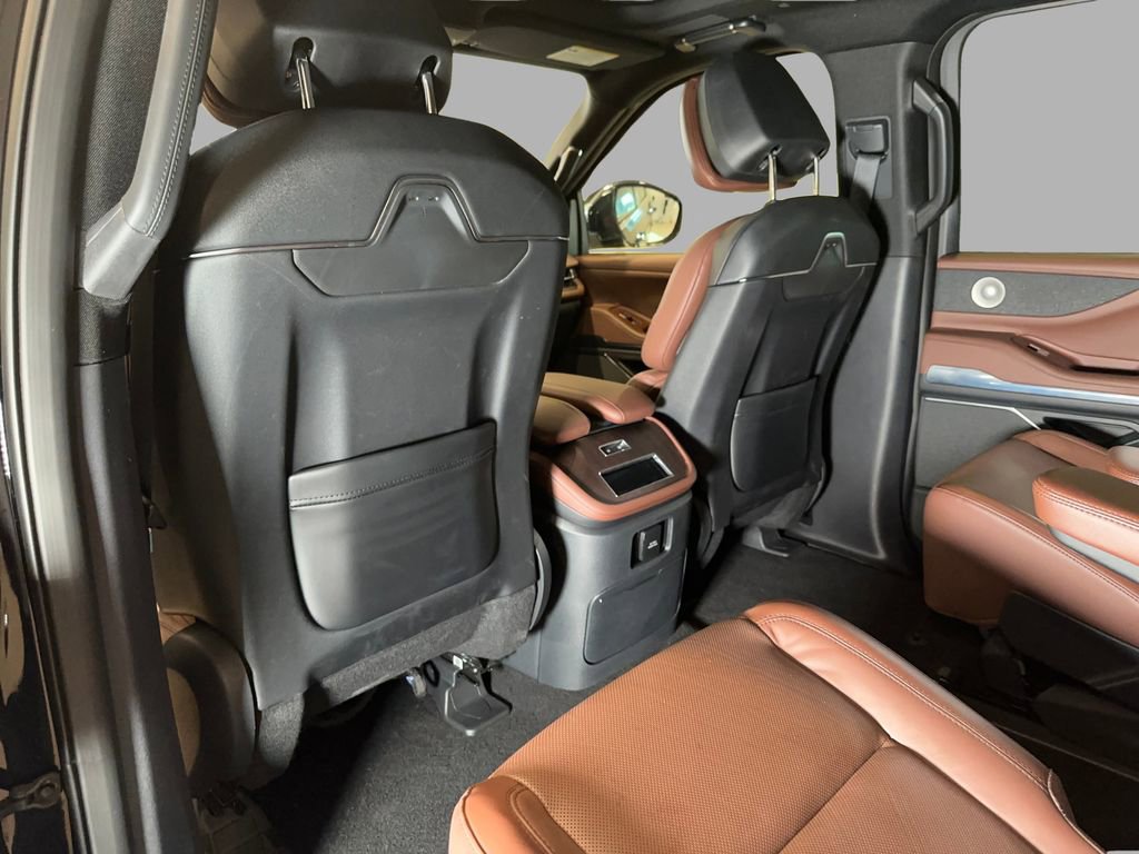 Used 2025 Lincoln Navigator Reserve image 16