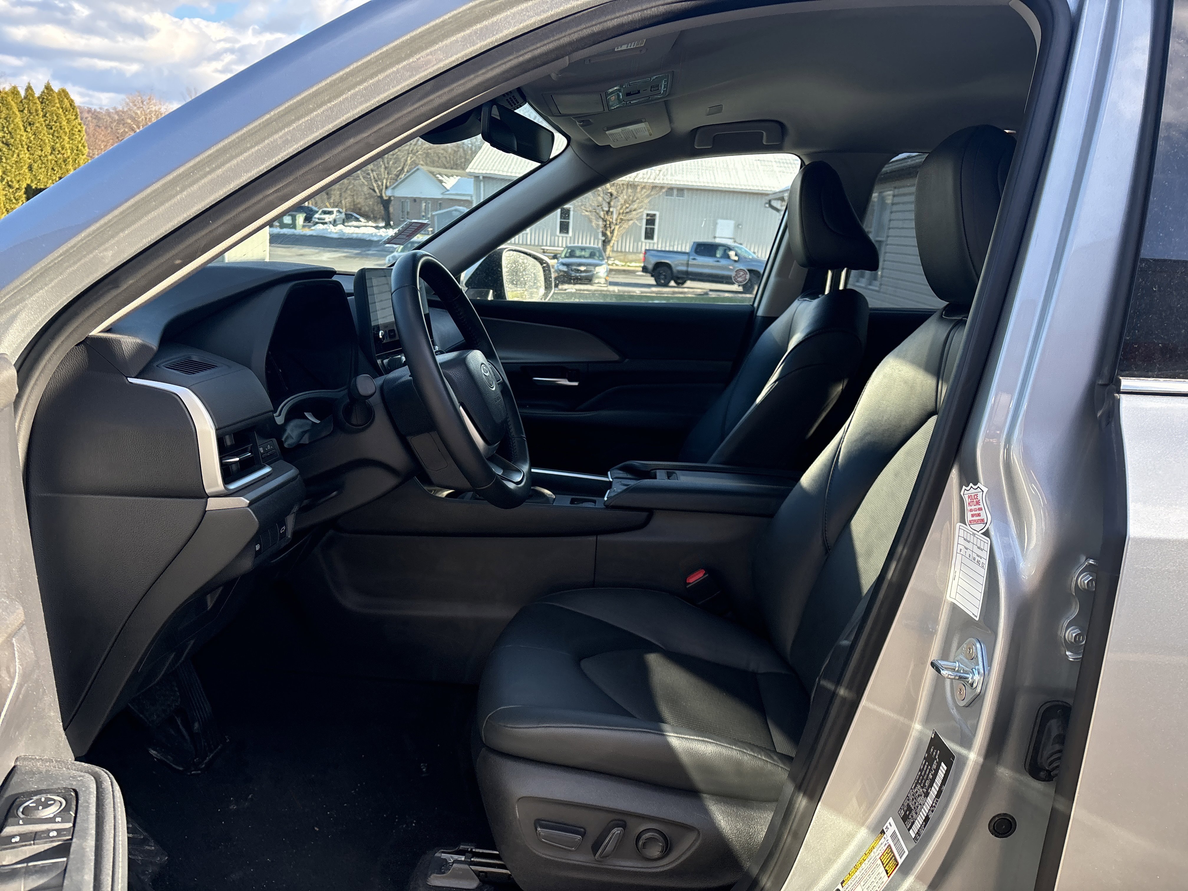 Used 2025 Toyota Grand Highlander AWD image 13