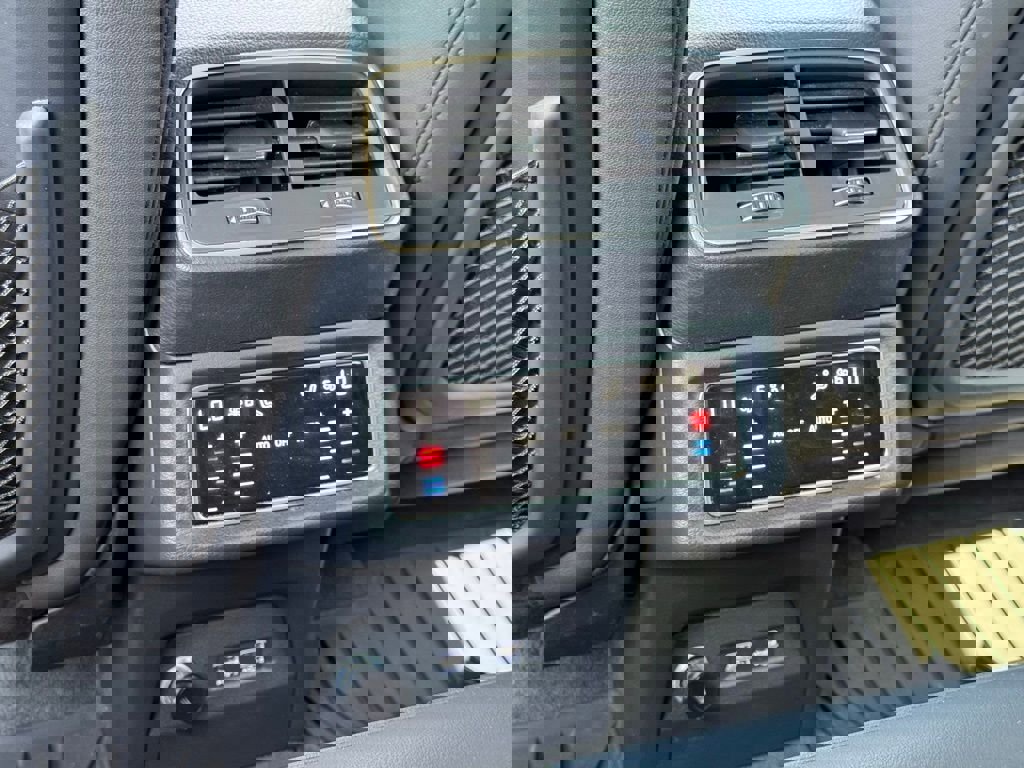 Used 2019 Audi e-tron Premium Plus image 37