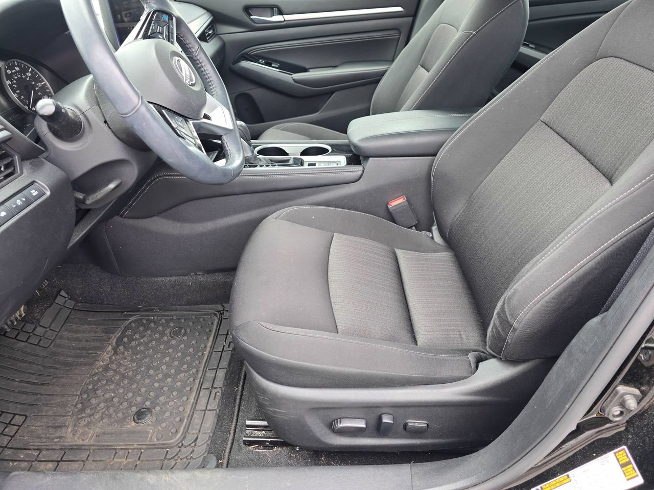 Used 2023 Nissan Altima 2.5 SV w/ SV Premium Package FWD image 10