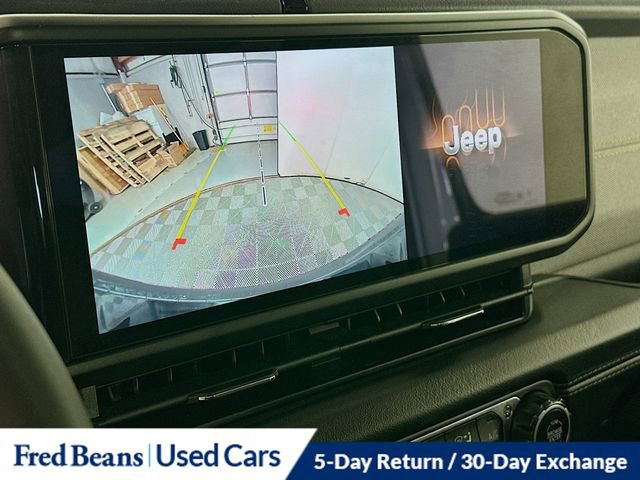 Used 2025 Jeep Wrangler Unlimited Sahara image 14