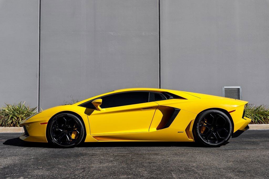 Used 2014 Lamborghini Aventador image 2