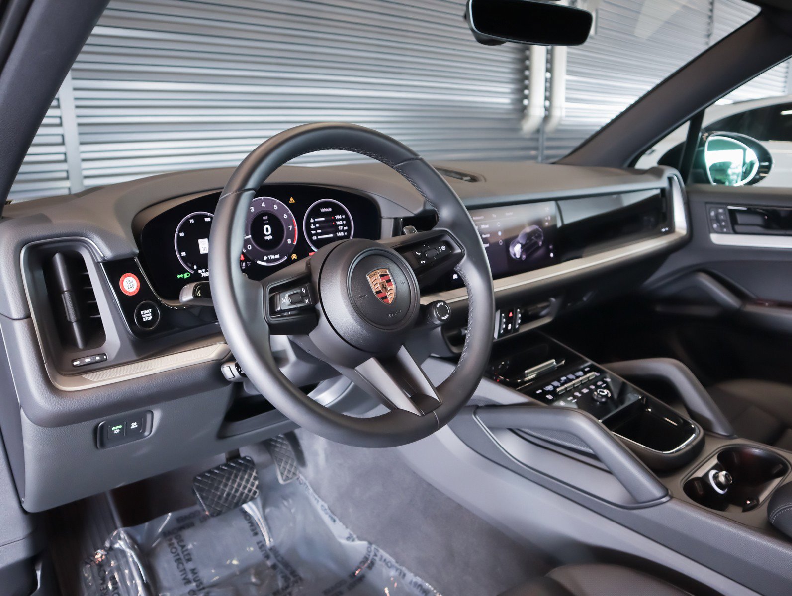 Certified 2025 Porsche Cayenne AWD/4WD image 4