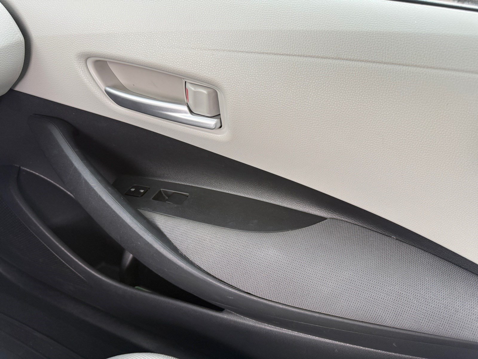 Used 2021 Toyota Corolla LE FWD image 16