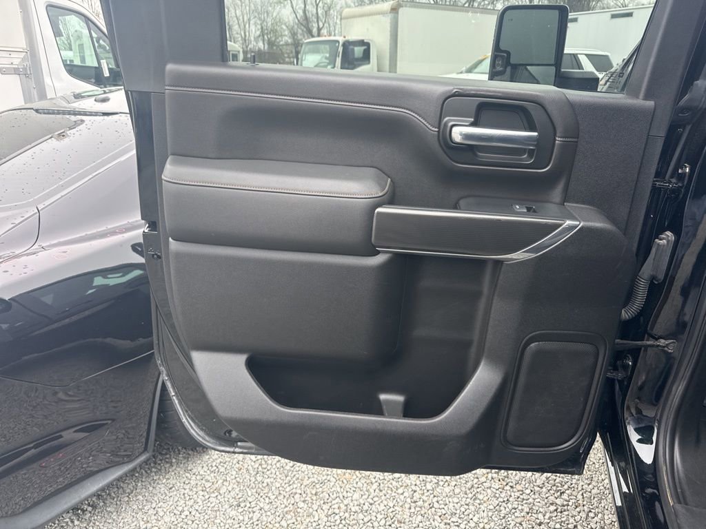 Used 2023 GMC Sierra 3500 AT4 w/ AT4 Premium Plus Package image 16