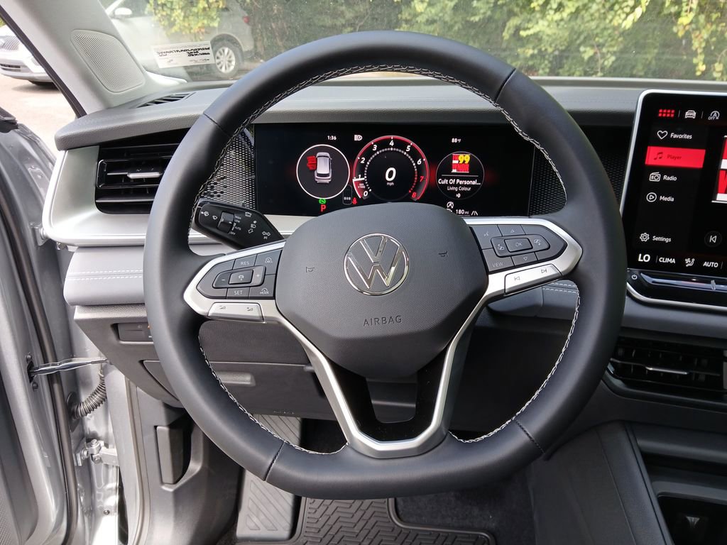 New 2025 Volkswagen Tiguan SE image 14