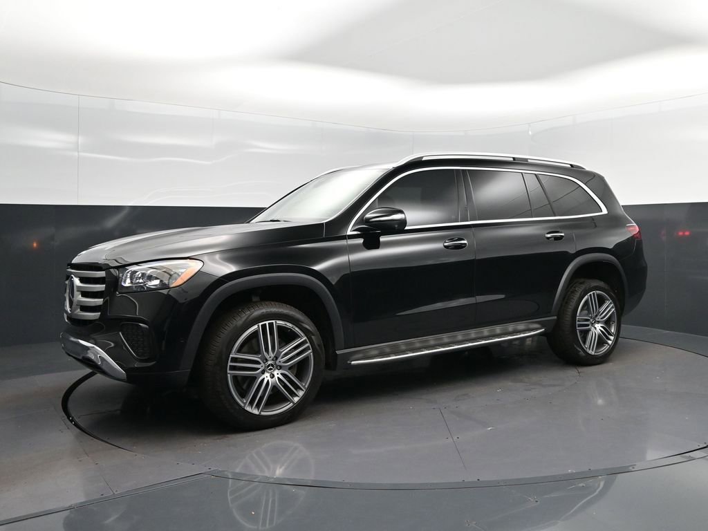 Used 2025 Mercedes-Benz GLS 450 4MATIC image 3