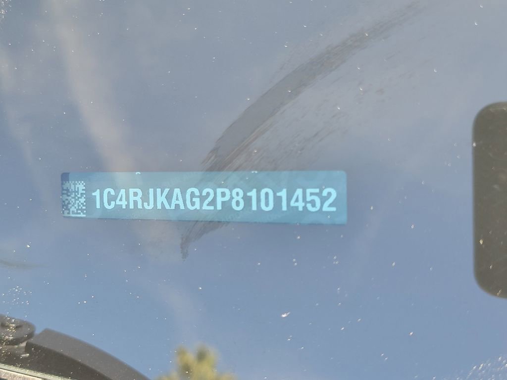 Used 2023 Jeep Grand Cherokee L Laredo image 33