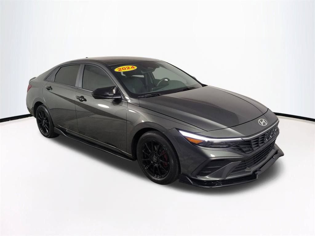 Used 2024 Hyundai Elantra SEL FWD image 2