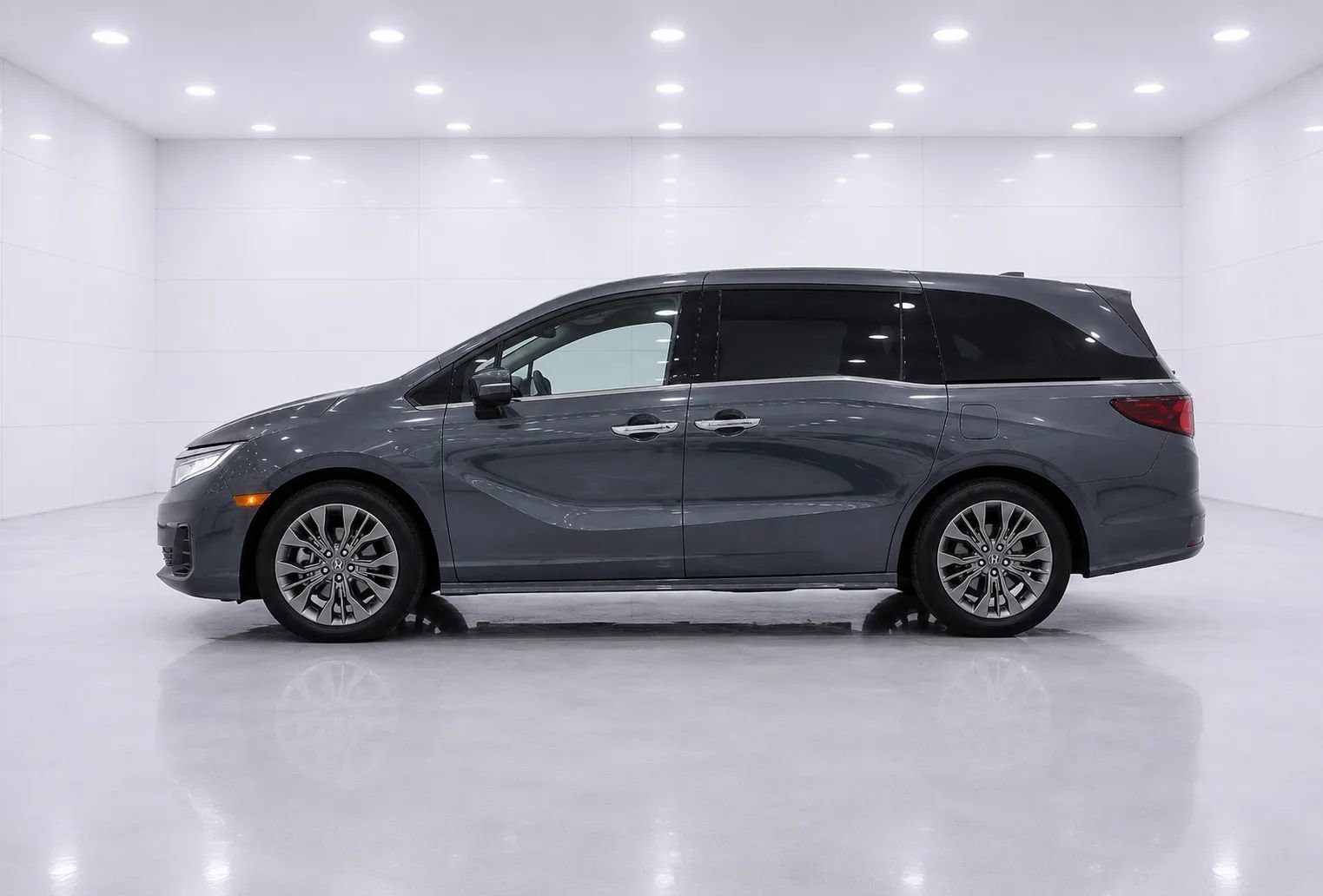 Used 2025 Honda Odyssey Touring image 2