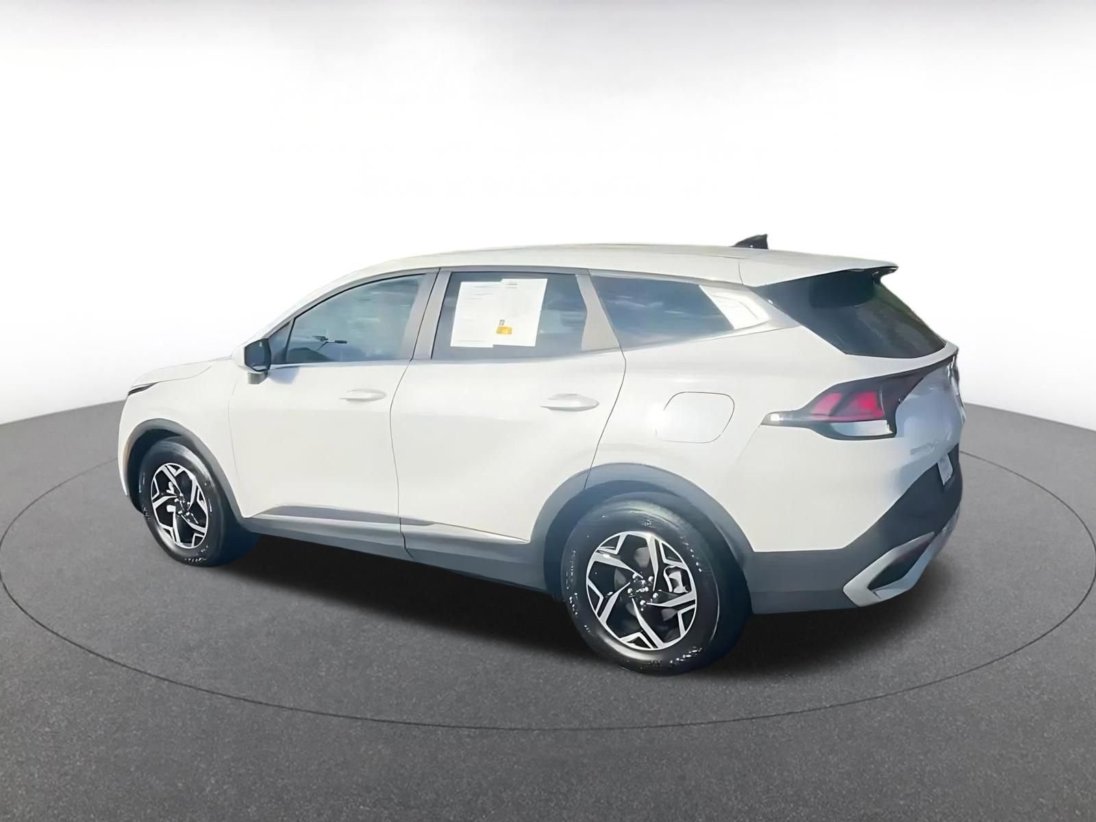 Used 2025 Kia Sportage LX image 10