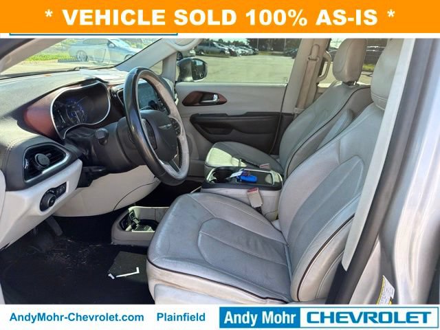 Used 2017 Chrysler Pacifica Limited w/ UConnect Theater Package FWD image 15