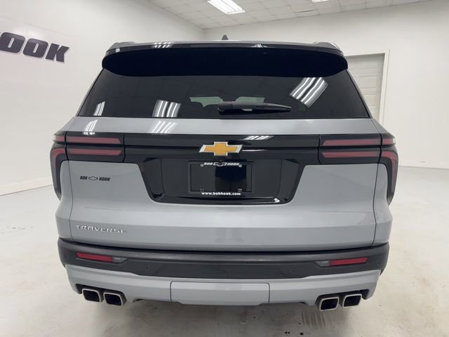 Used 2025 Chevrolet Traverse LT FWD image 6