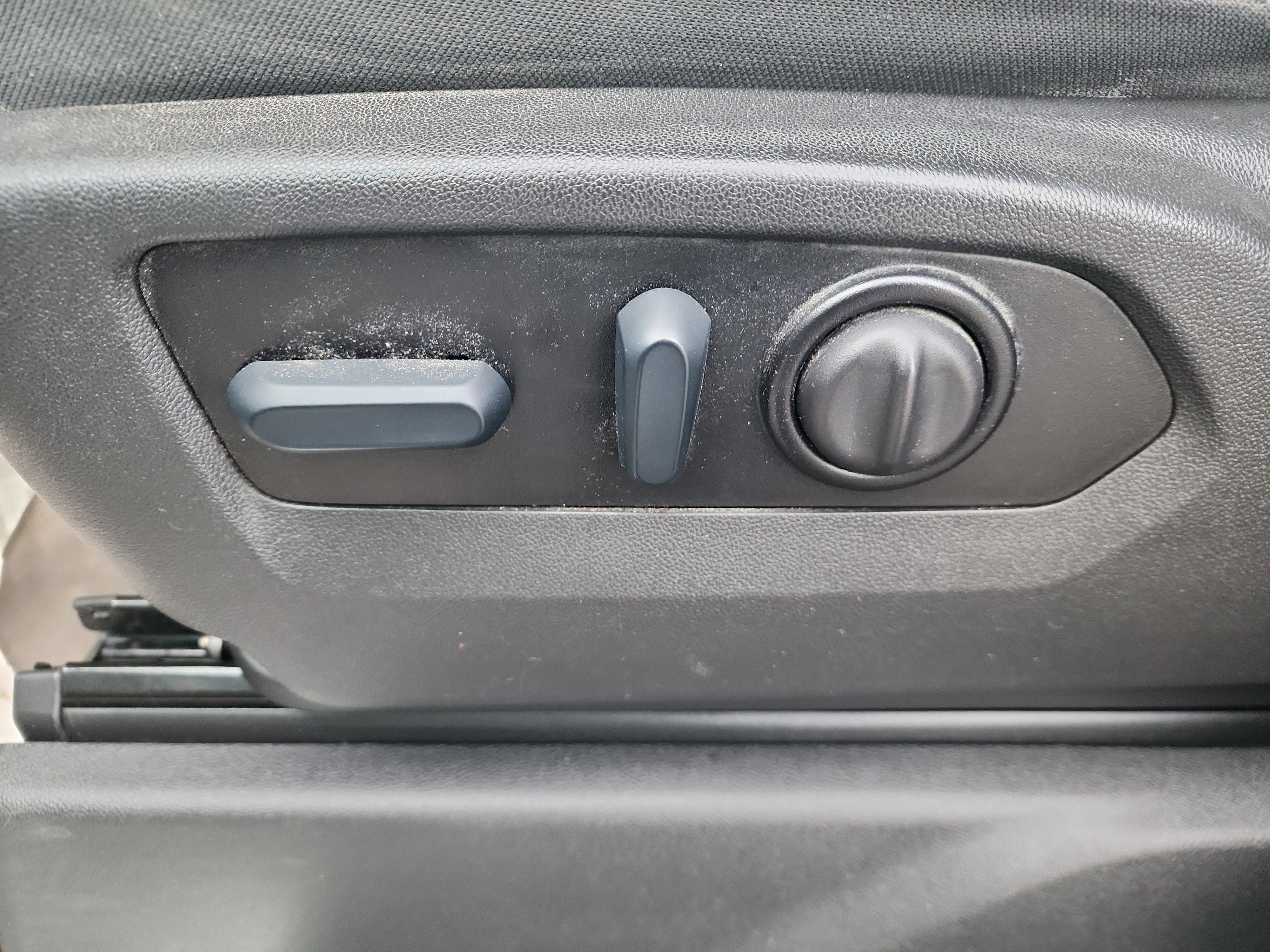 Used 2022 Chevrolet Silverado 1500 LT image 12