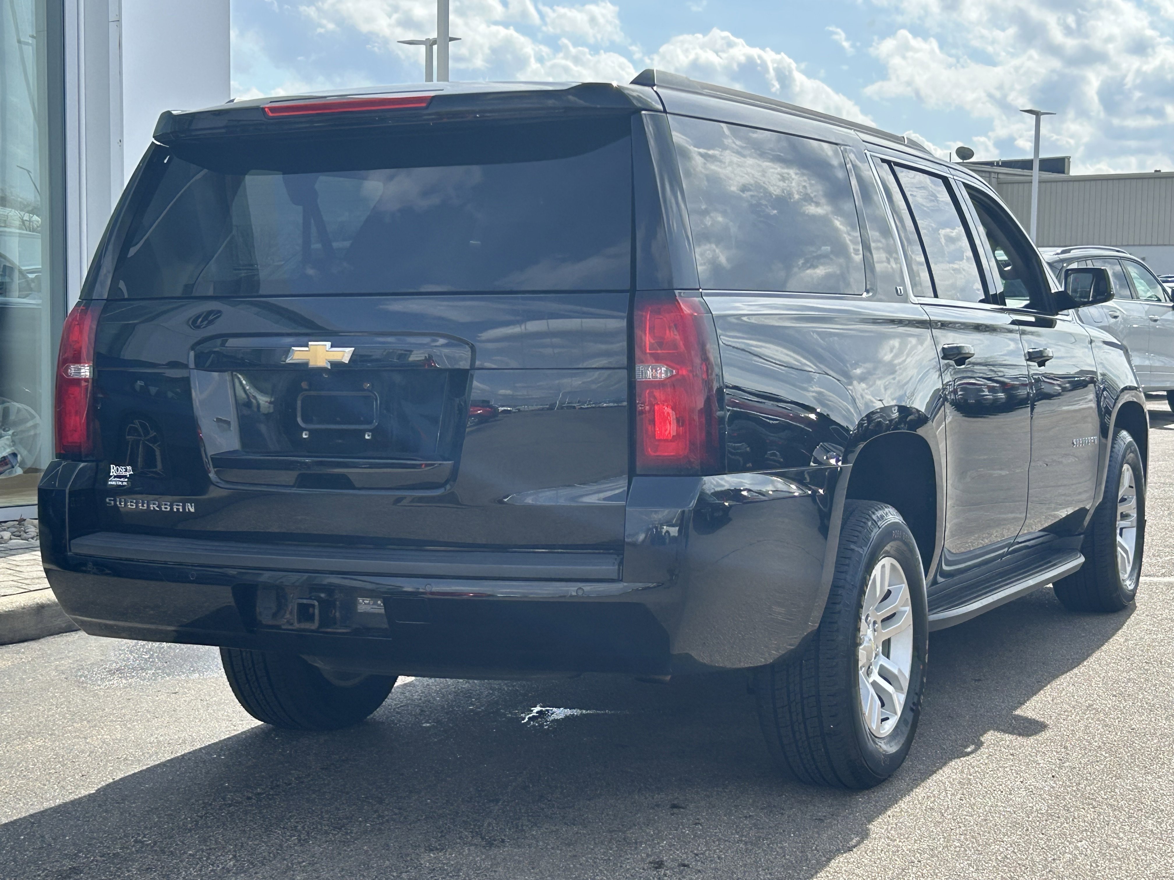 Used 2017 Chevrolet Suburban LT image 7
