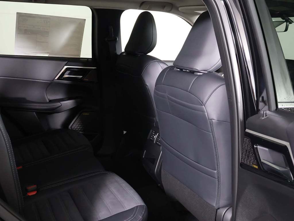 New 2026 Mitsubishi Outlander SE image 33