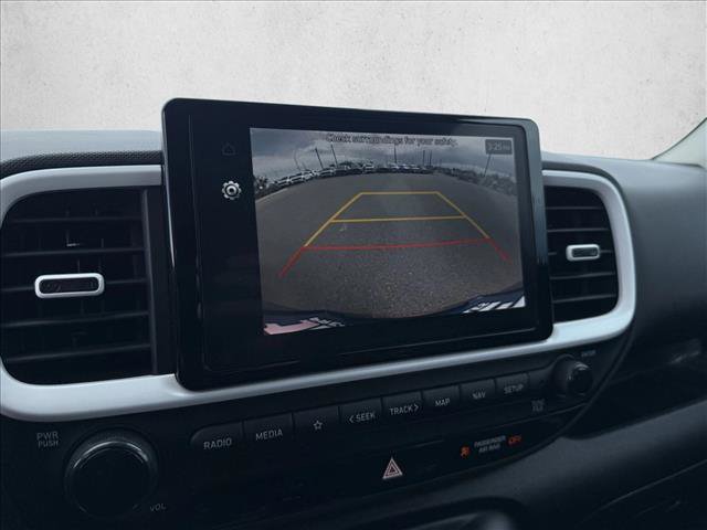 Used 2024 Hyundai Venue Limited FWD image 18