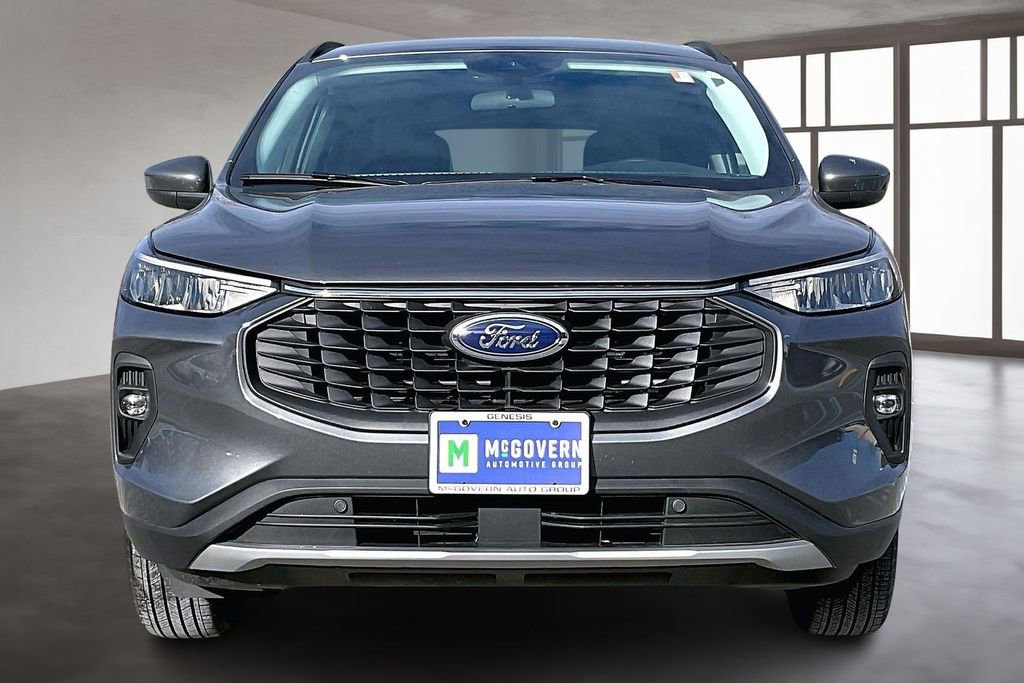 Used 2025 Ford Escape SE image 2