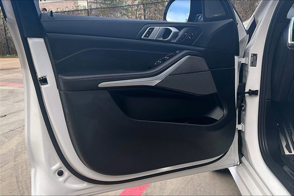 Used 2021 BMW X5 xDrive40i w/ M Sport Package image 23