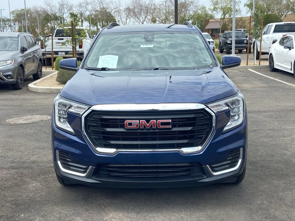 Used 2022 GMC Terrain SLE w/ Driver Convenience Package FWD image 3