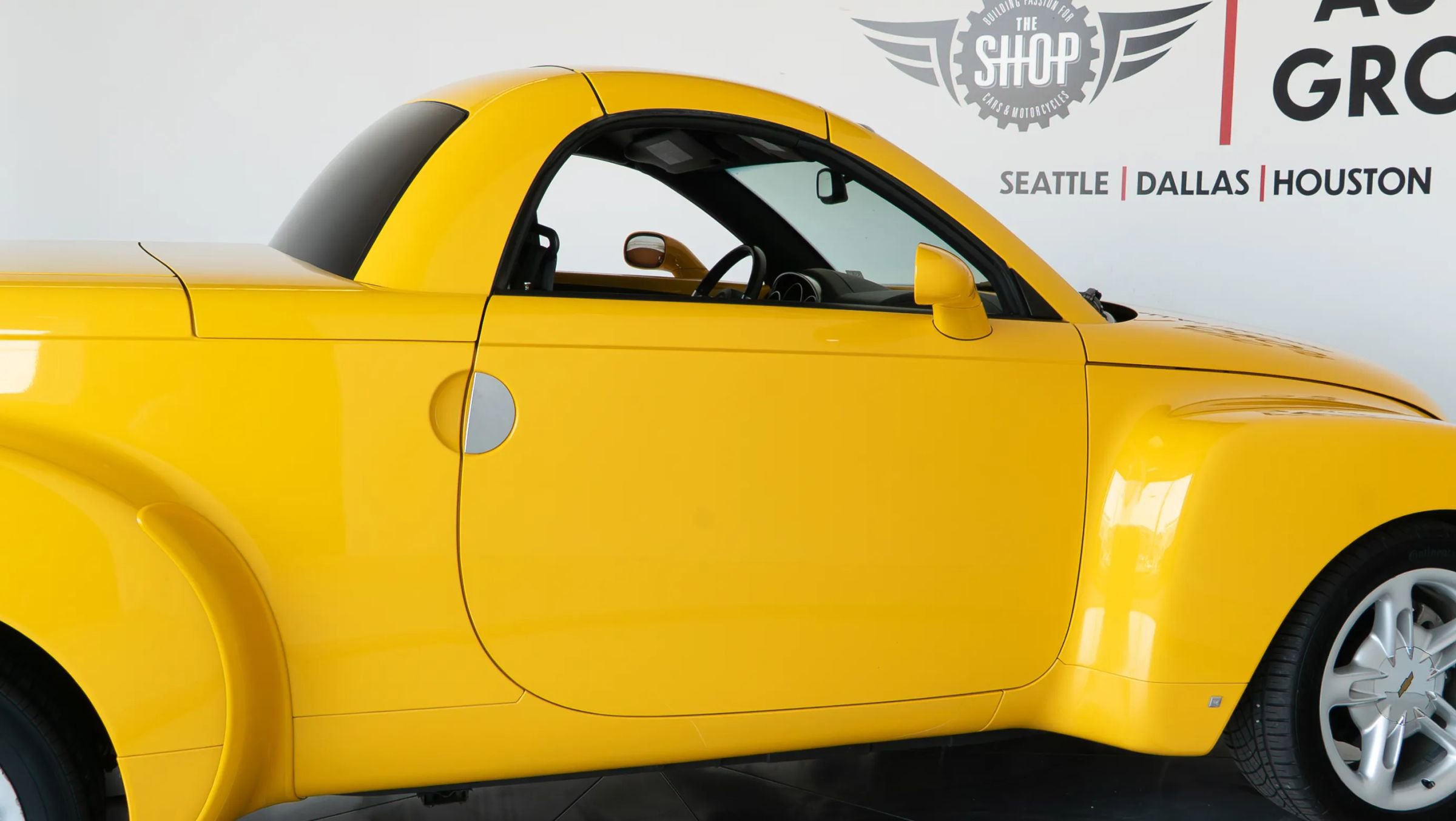 Used 2006 Chevrolet SSR w/ Preferred Equipment Group image 48