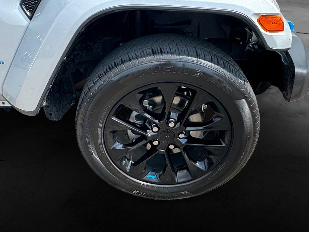 Used 2023 Jeep Wrangler Unlimited Sahara AWD/4WD image 12