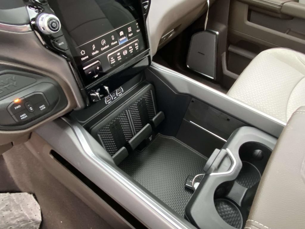 New 2026 RAM 3500 Laramie AWD/4WD image 19