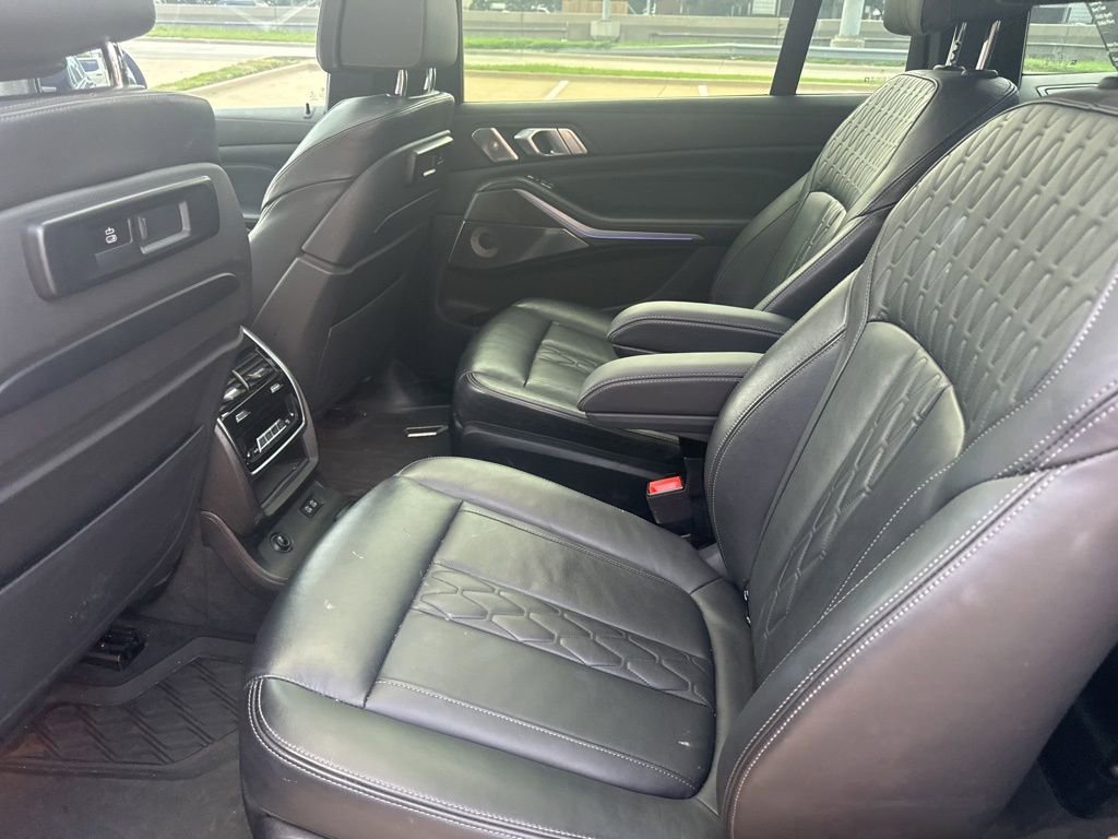 Used 2021 BMW X7 M50i w/ Dynamic Handling Package AWD/4WD image 15