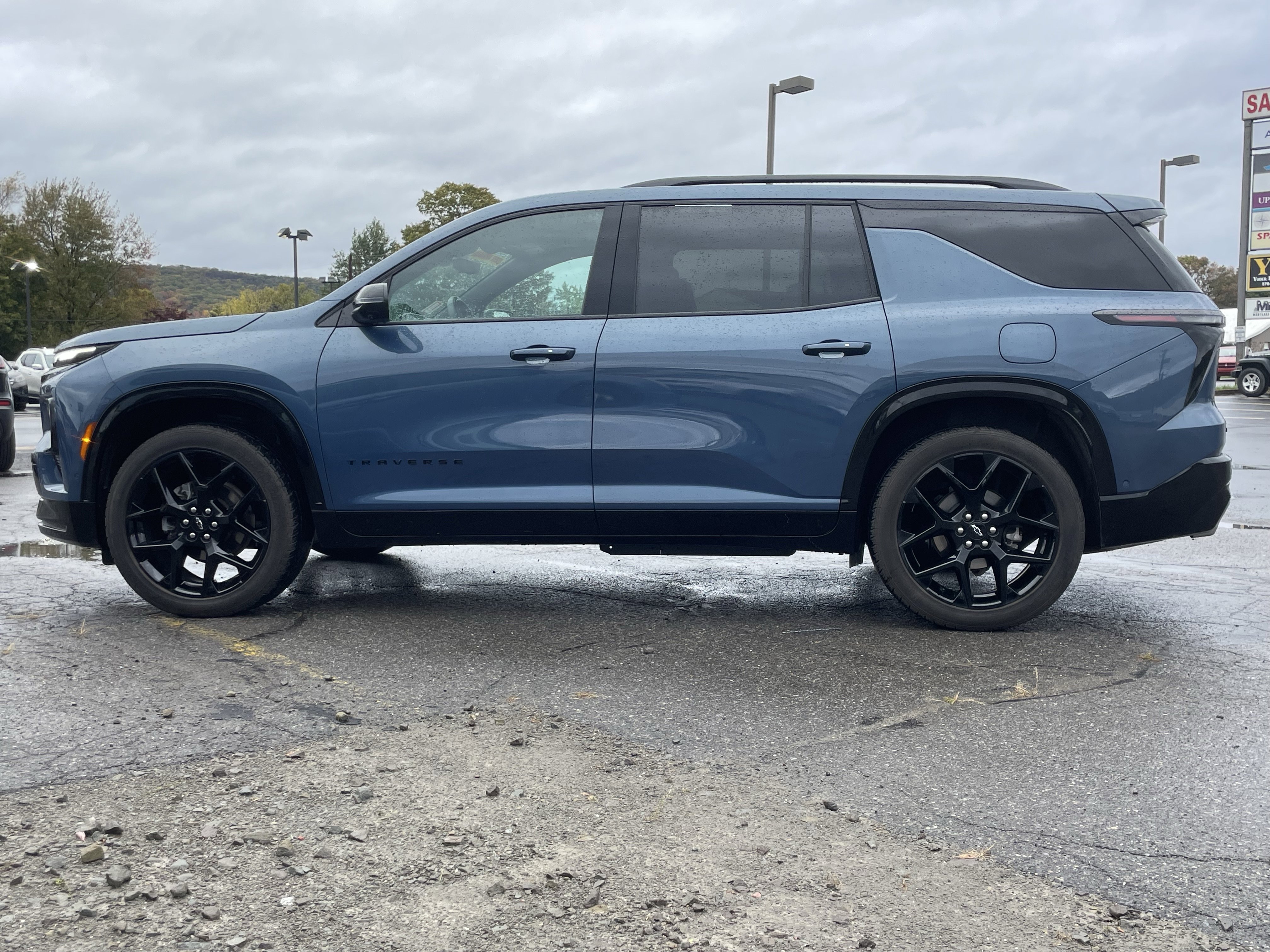 Used 2024 Chevrolet Traverse RS w/ LPO, Floor Liner Package image 7