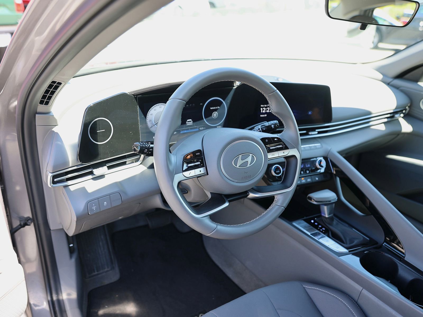 Used 2025 Hyundai Elantra SEL FWD image 13