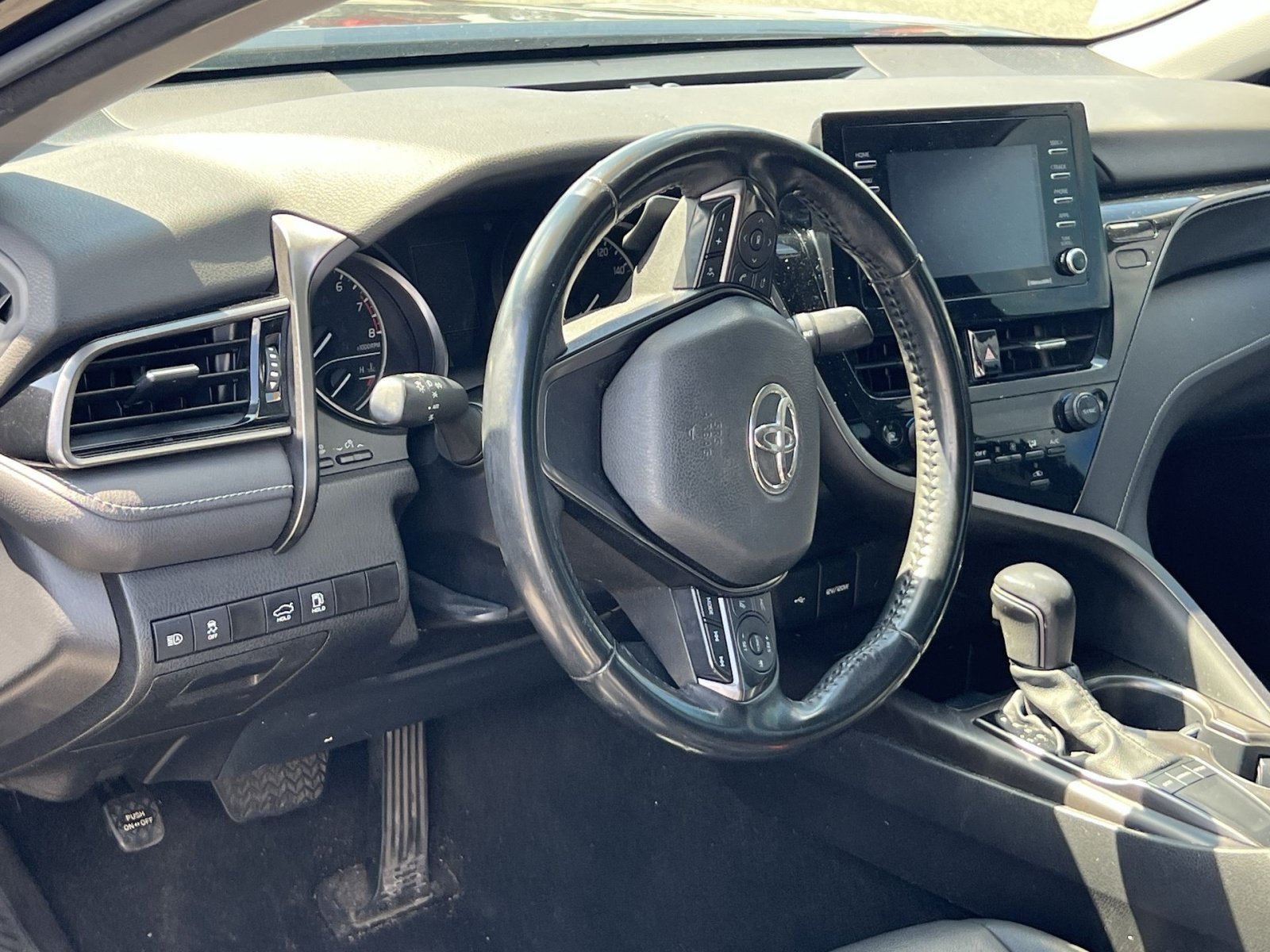 Used 2022 Toyota Camry SE FWD image 13