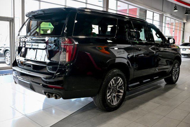 Used 2025 Chevrolet Suburban Z71 image 5