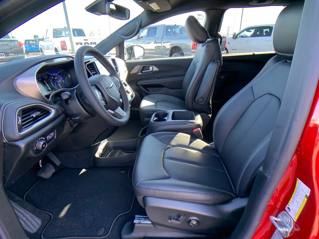 New 2026 Chrysler Pacifica Select AWD/4WD image 9