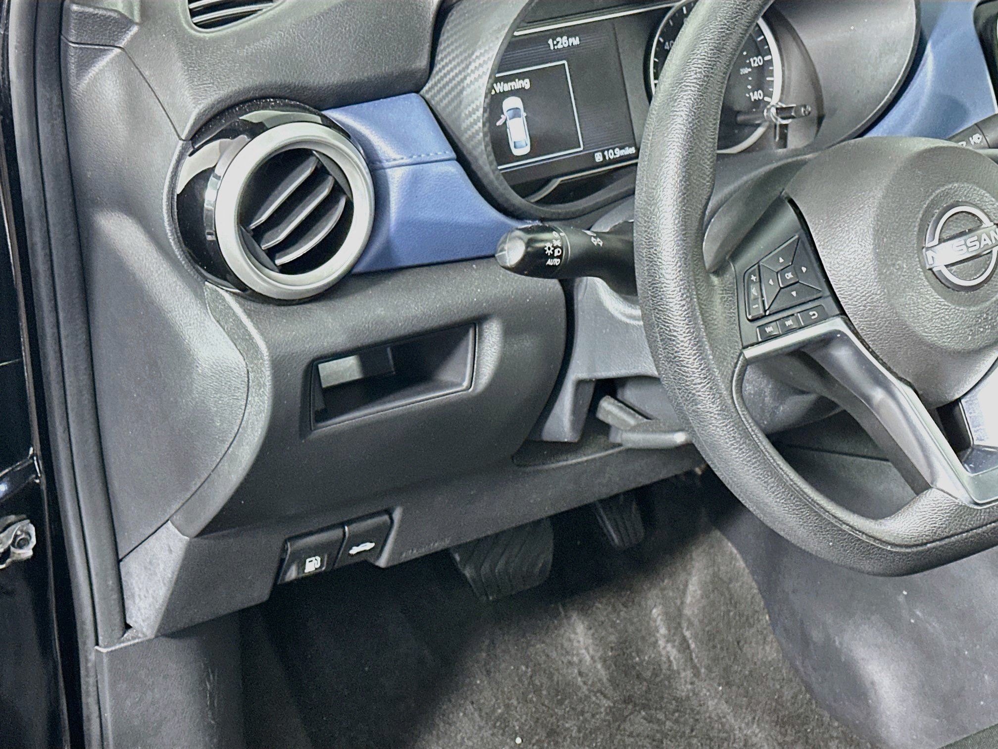 Used 2025 Nissan Versa SV FWD image 17