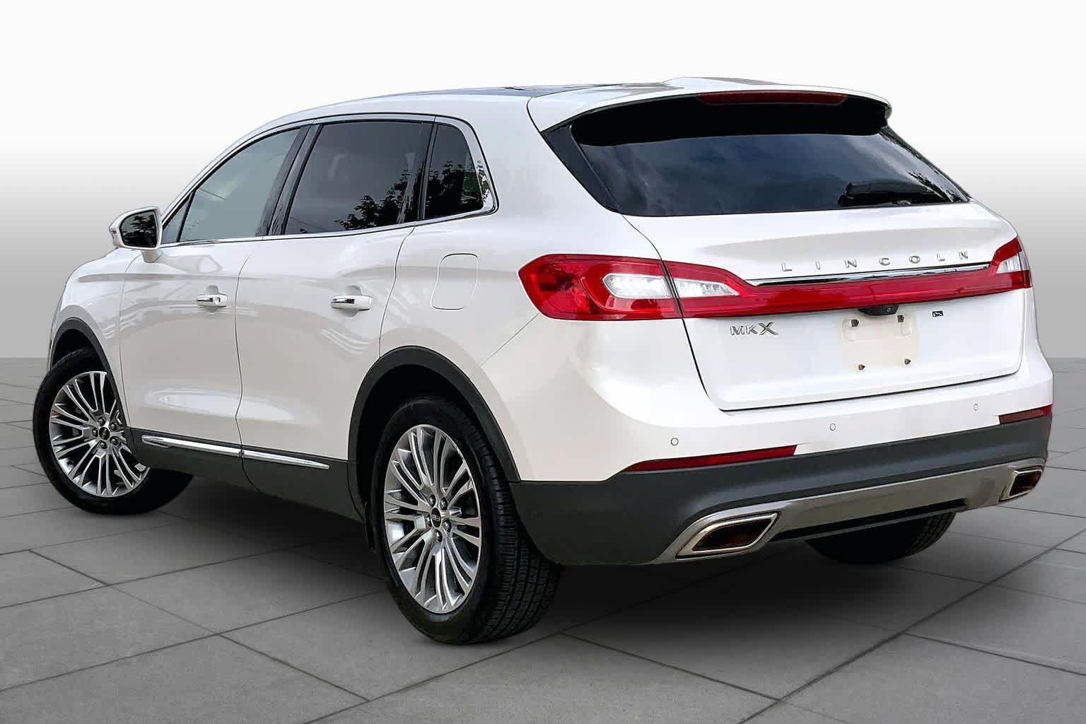 Used 2018 Lincoln MKX Reserve w/ Driver Assistance Package FWD image 11