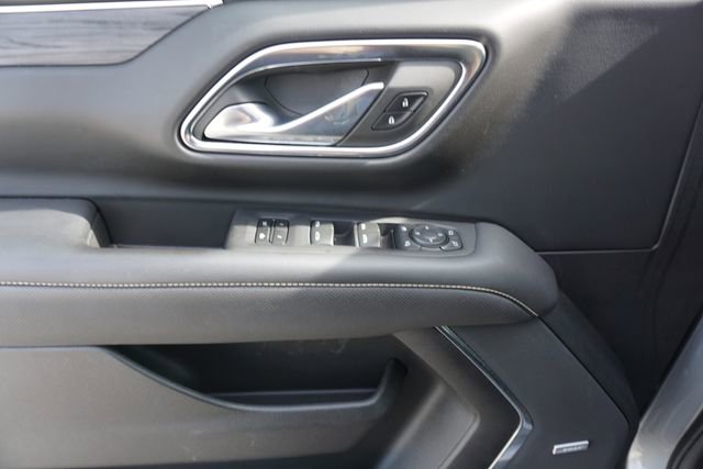 Used 2023 GMC Yukon SLT w/ SLT Premium Package image 16