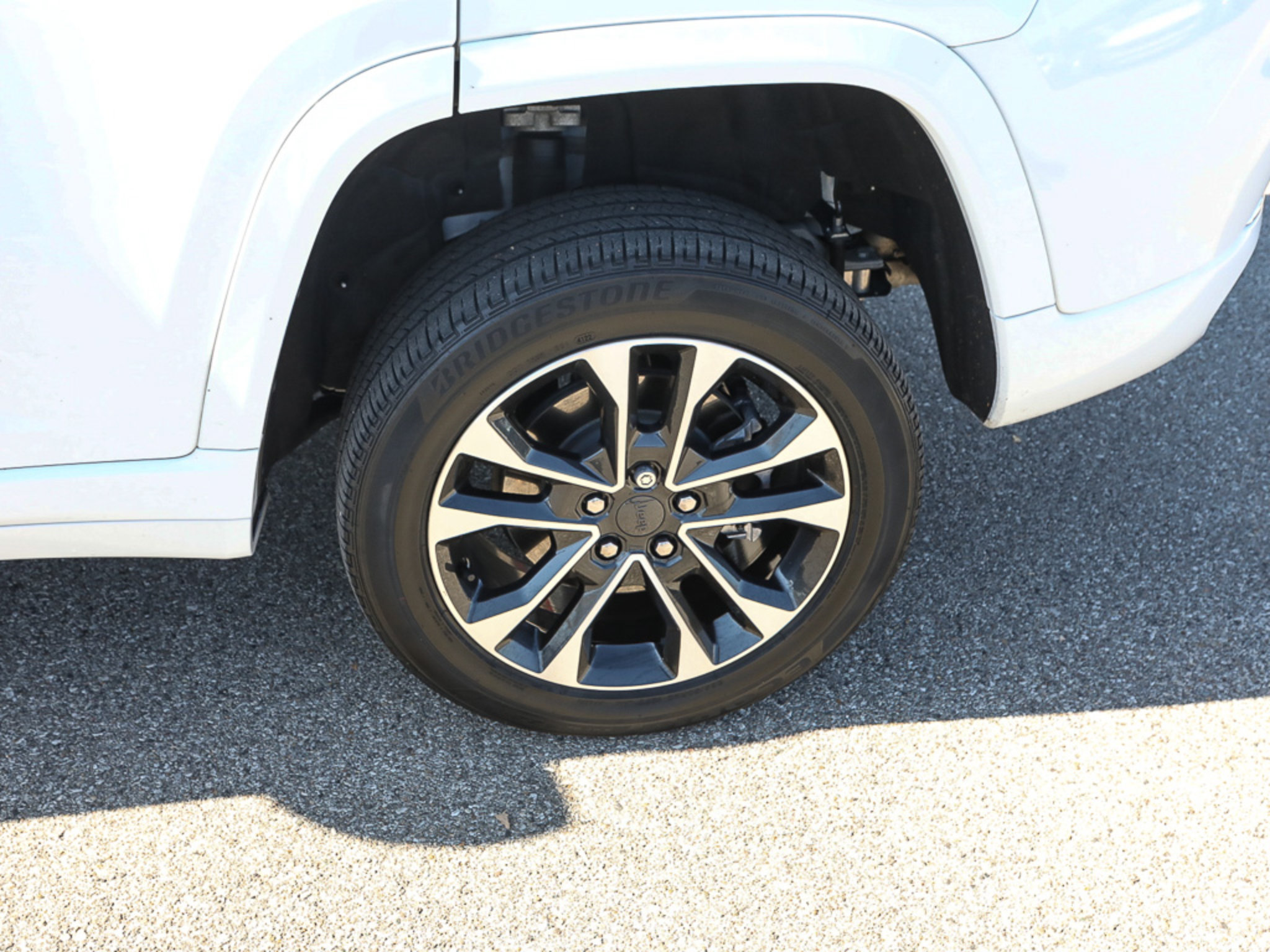 Used 2022 Jeep Grand Cherokee Overland w/ Advanced Protech Group III AWD/4WD image 3