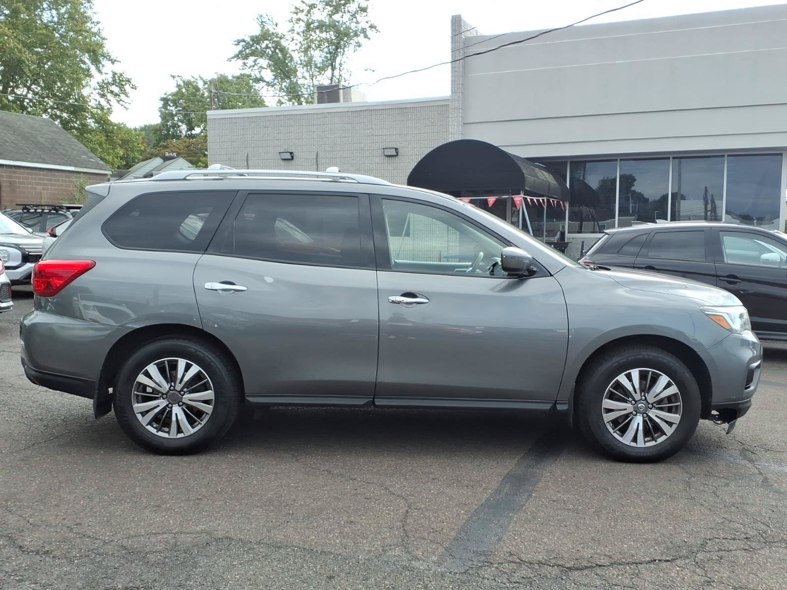 Used 2019 Nissan Pathfinder S AWD/4WD image 2