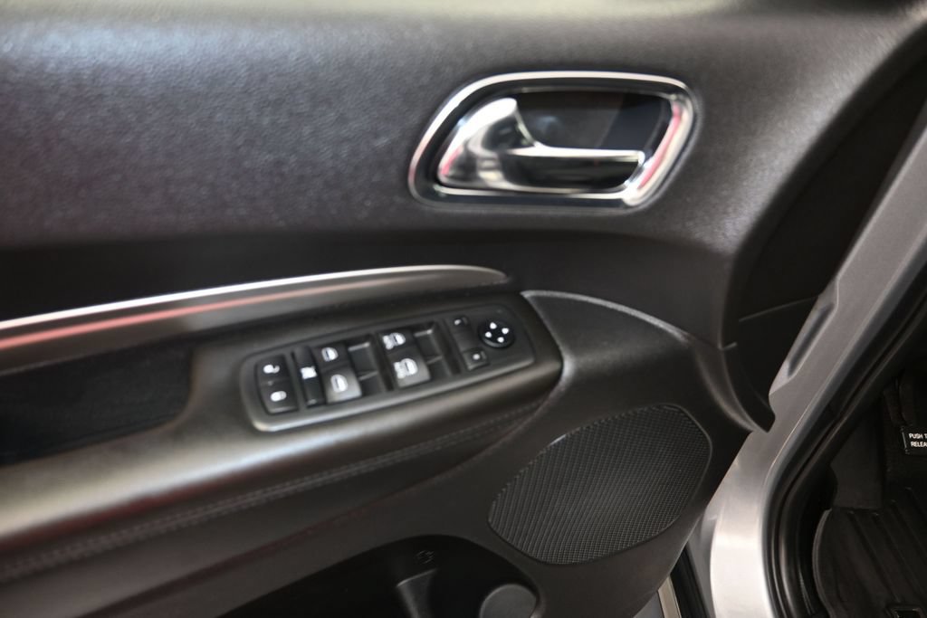 Used 2018 Dodge Durango SXT w/ 3rd Row Seating Group RWD image 11
