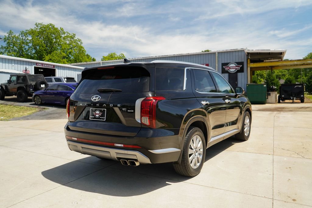 Used 2023 Hyundai Palisade SEL w/ Winter Package AWD/4WD image 4