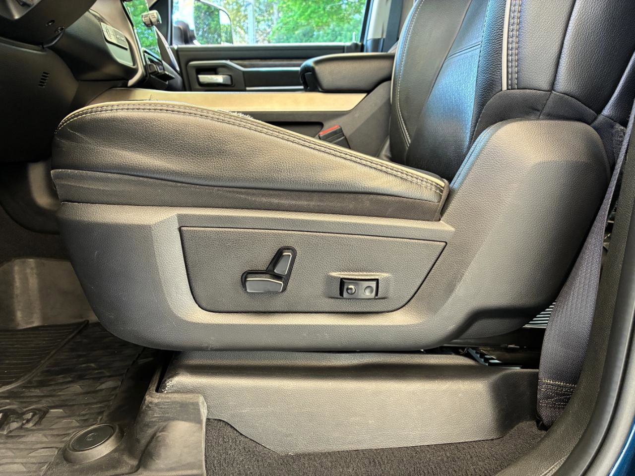 Used 2020 RAM 3500 Laramie AWD/4WD image 15
